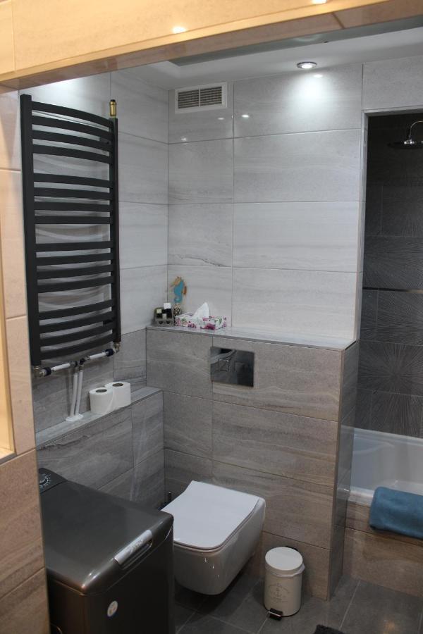 Izzy Apartament Apartment Miskolc Exterior photo